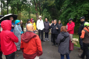 Tree Tour attendants listening to guide(© 2018 Janet McKay)