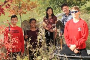 Ben with students standing by new trees and shrubs(© 2019 Ben Freeman)