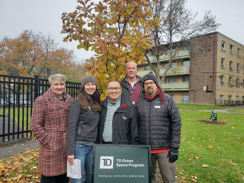 Councillor Paula Fletcher with LEAF, Park People and Toronto Forestry Partners(© 2019 Daniela Serodio / LEAF)