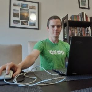 Young man sitting in front of the computer wearing a LEAF shirt(© 2020 Brian Milward / LEAF)