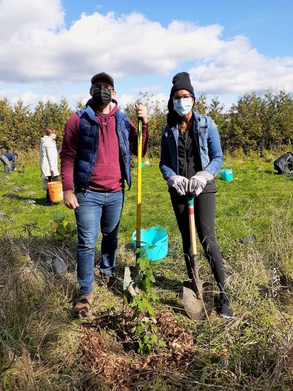 Volunteers with newly planted tree(© 2021 Brian Millward / LEAF)