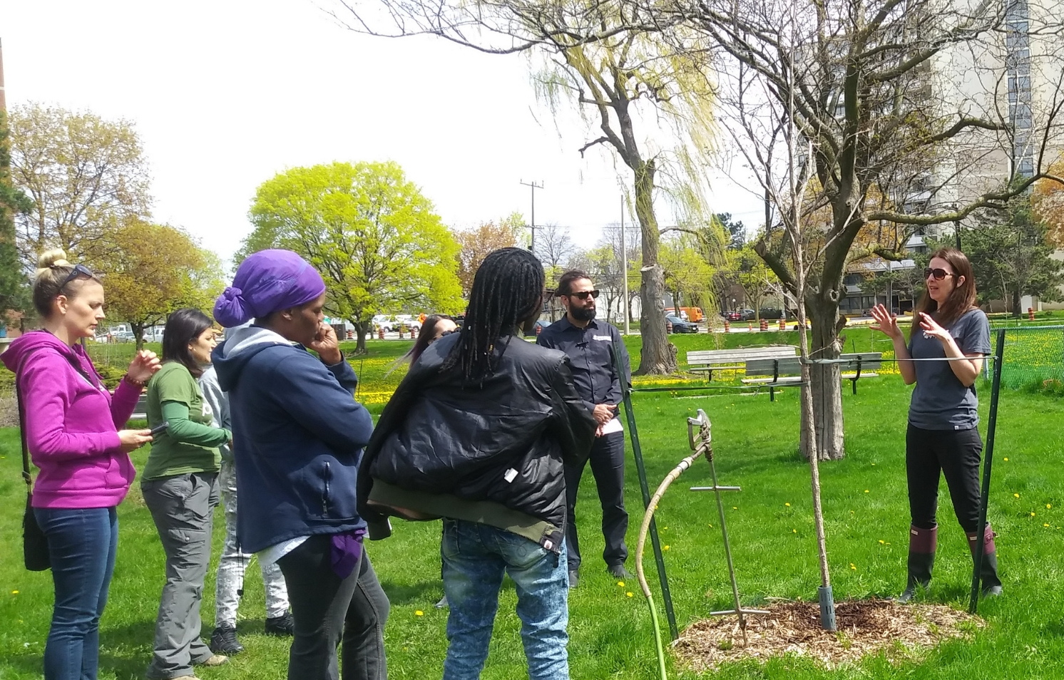 Janet McKay leads tree tour of Kendleton property(© 2019 Daniela Serodio / LEAF)