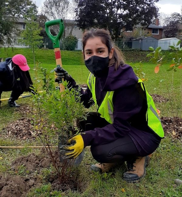 Elina at planting event (© 2021 Brian Millward / LEAF)