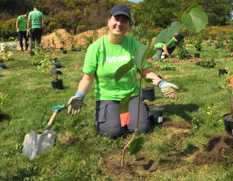 LEAF volunteer at planting event